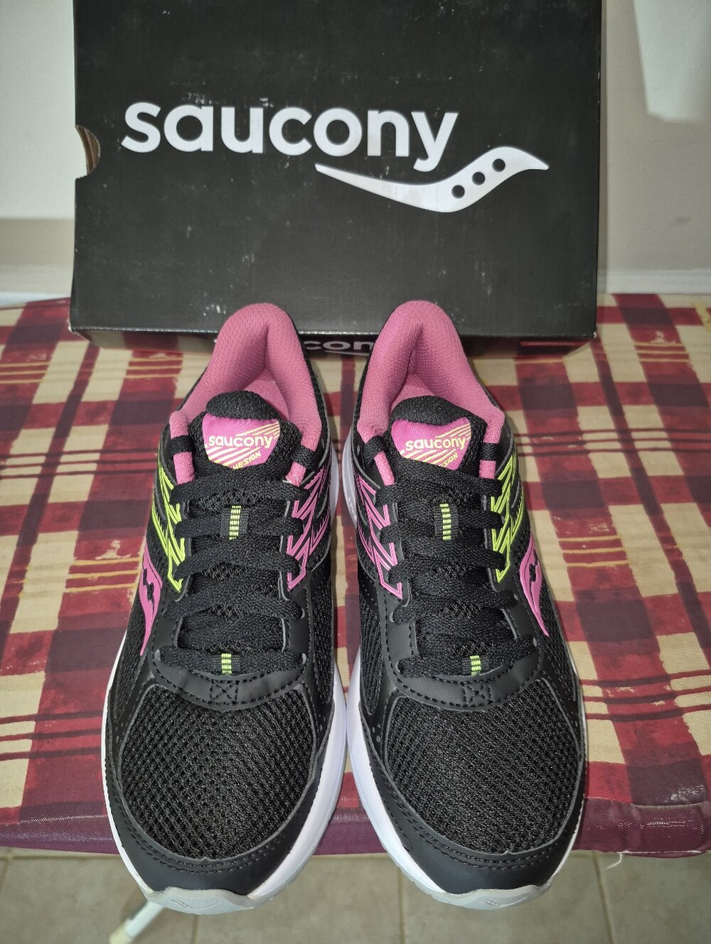 Saucony Women’s Black, Pink & Neon Green Athletic Running Shoes. Cohesion 14.